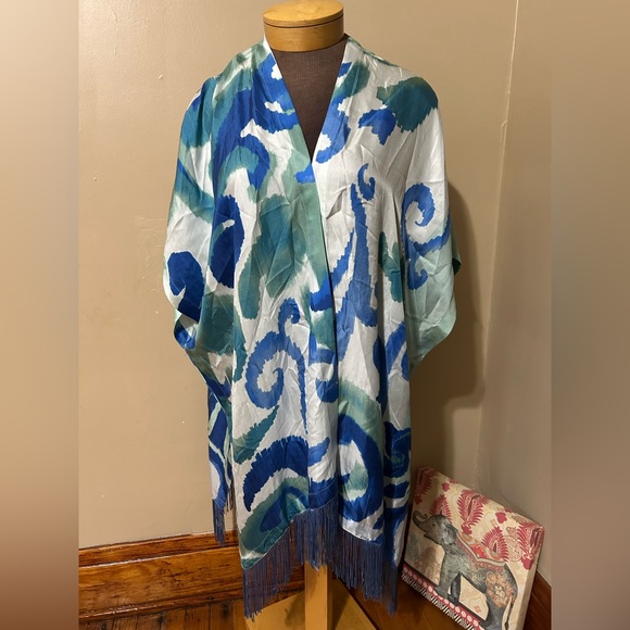 Chico's Silk Fringe Trim Whimsical Scroll Ruana Wrap One Size 100% Silk - Picture 2 of 10
